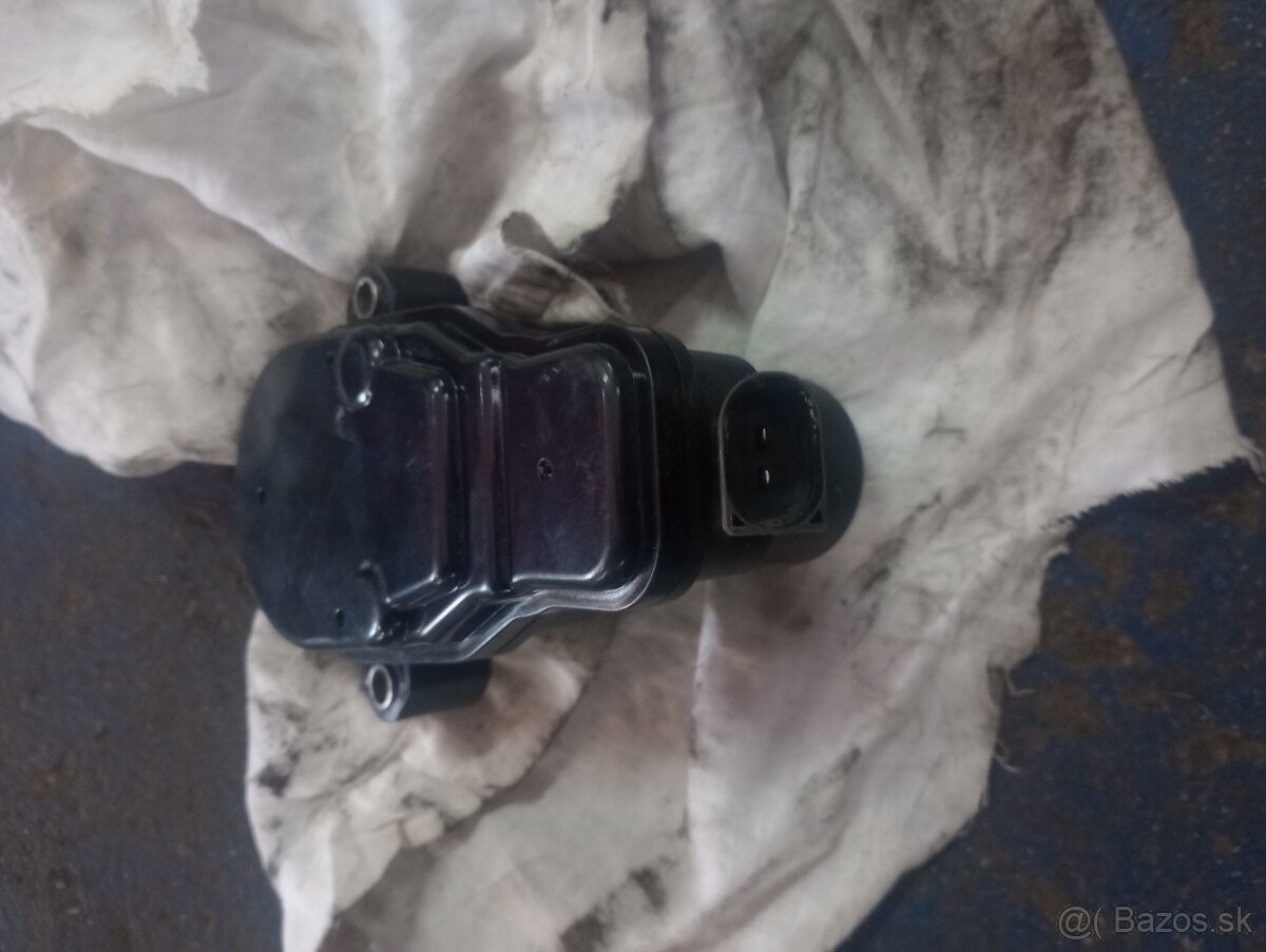 Motor rucnej brzdy Mazda CX5