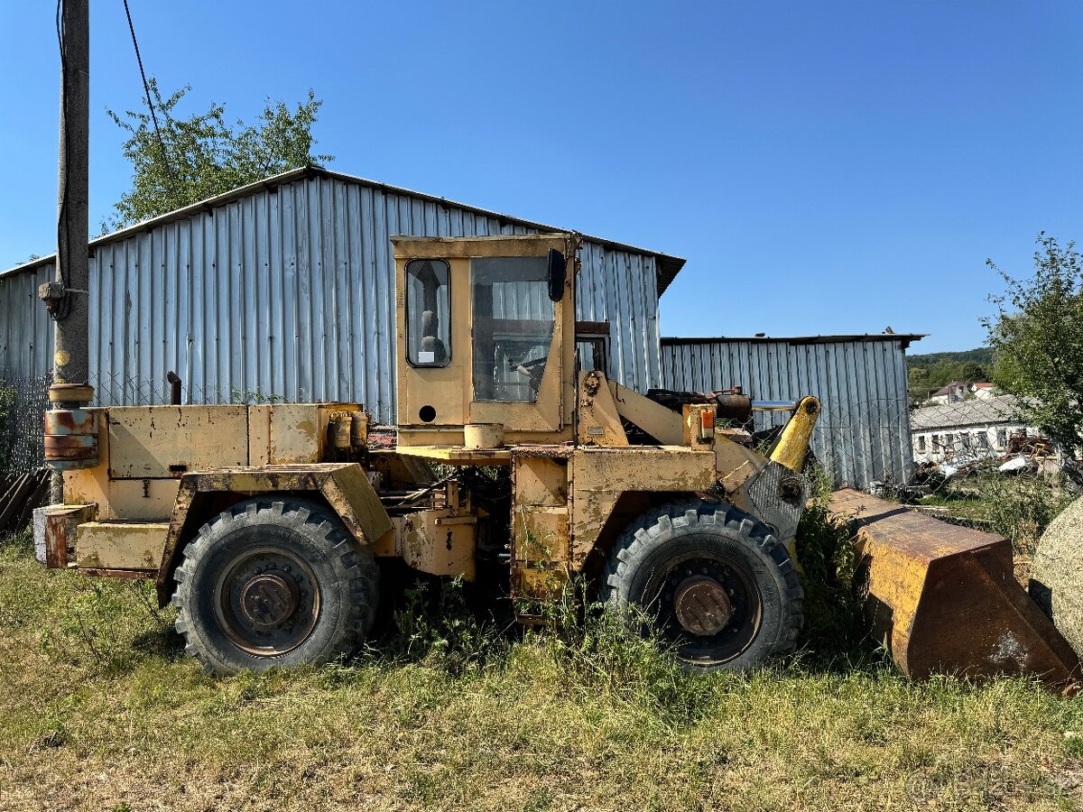 Nakladač UNK 320
