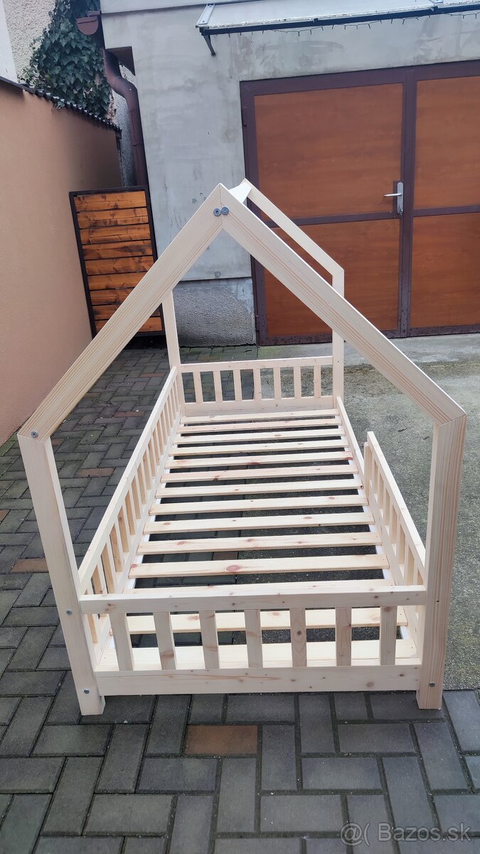 Domčeková posteľ