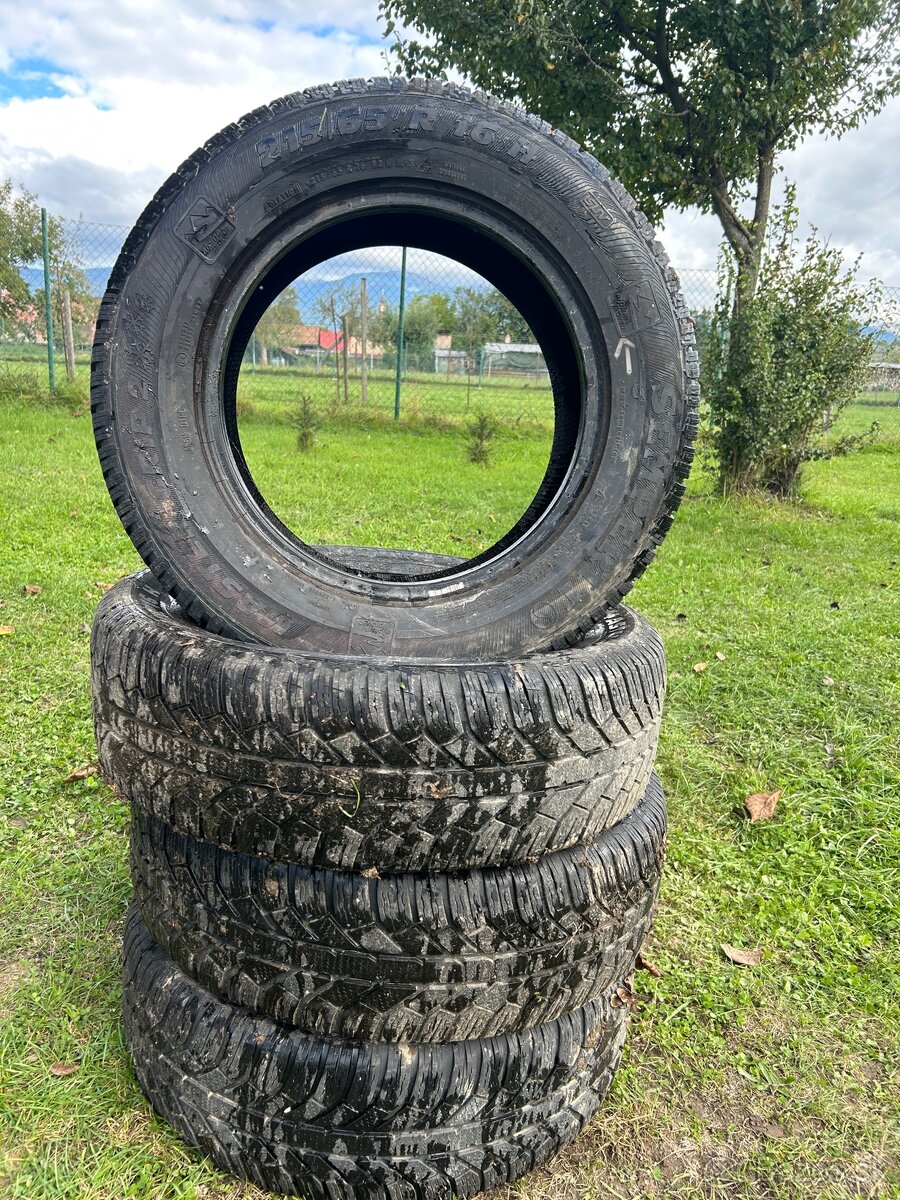 Predám zimné pneumatiky 215/65