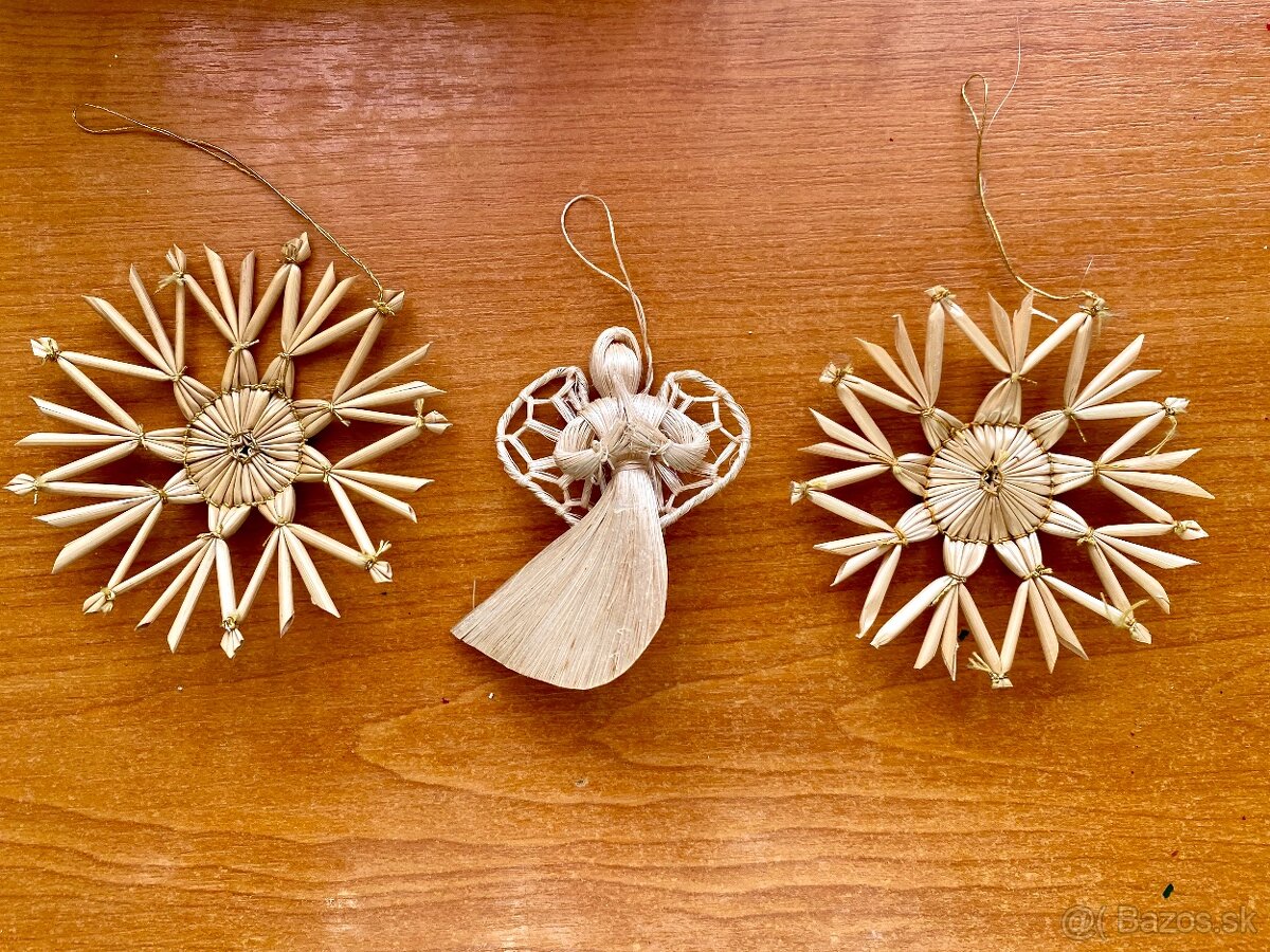 Slamené ozdoby na stromcek