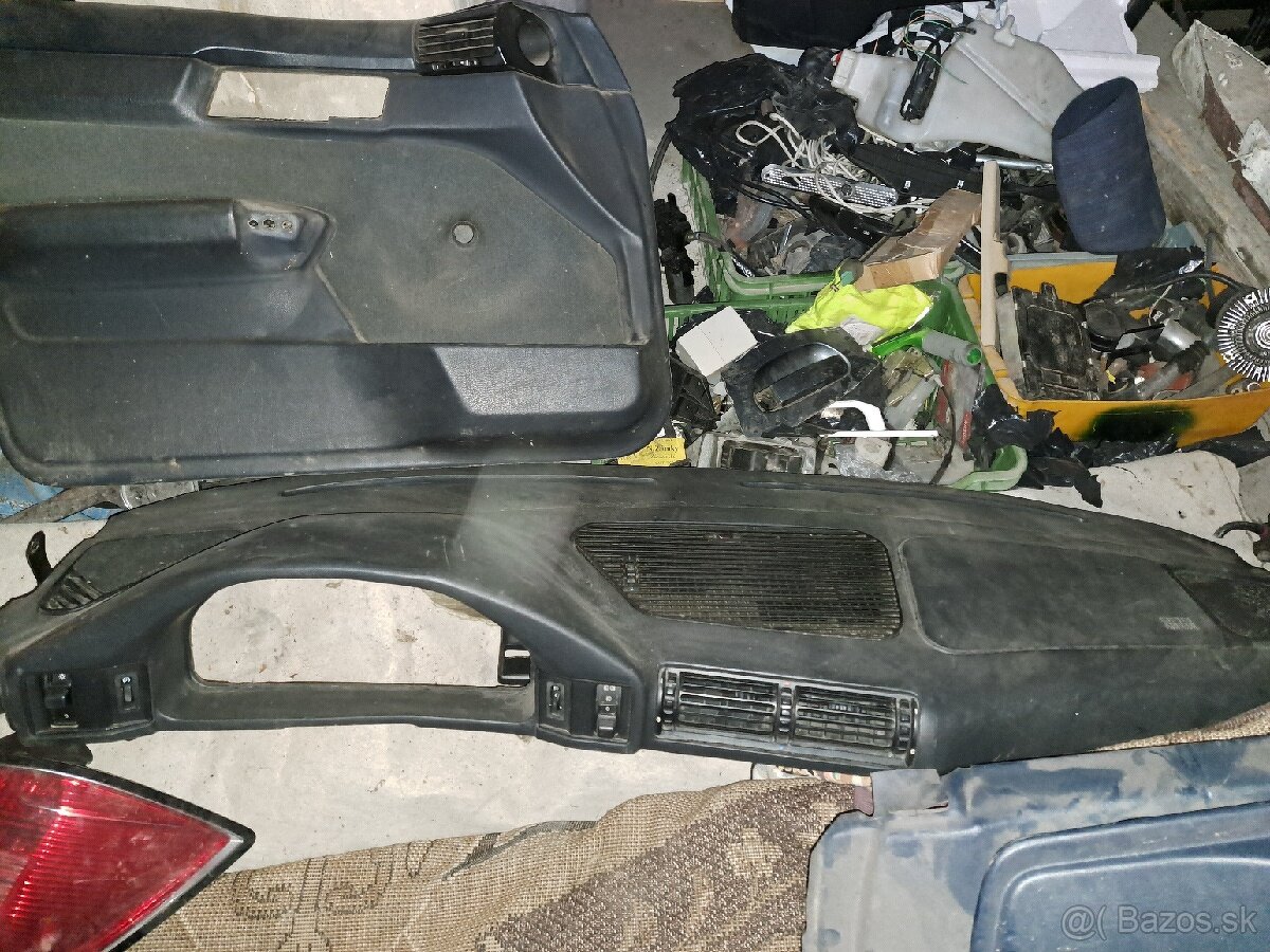 BMW E34 palubovka+soferov tapacir.