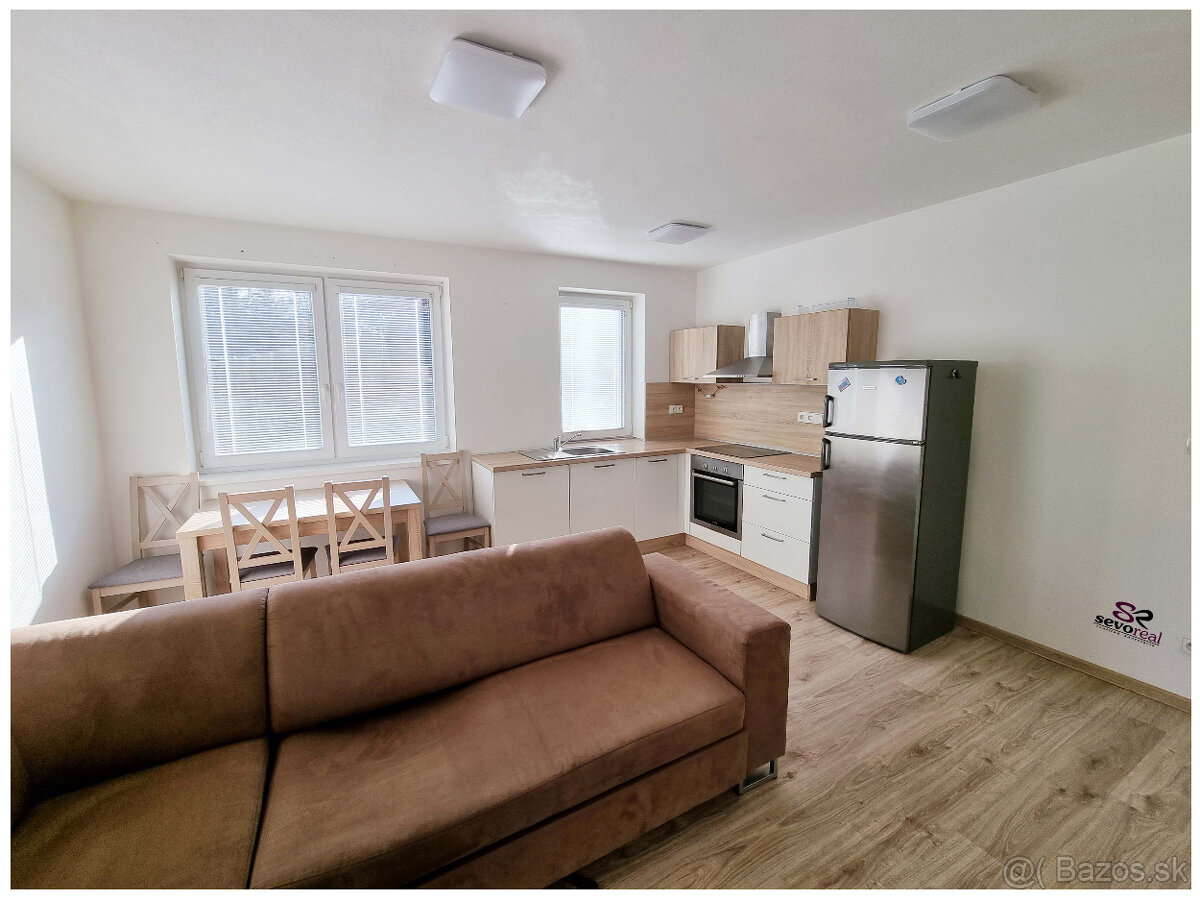 3i byt BB / PODLAVICE / PARKOVACIE MIESTO