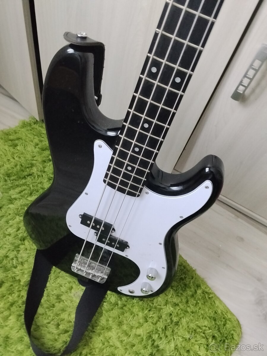 Bass guitar