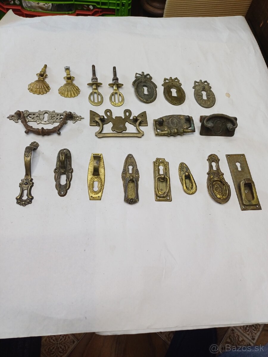 Predám staré mosazne kovanie