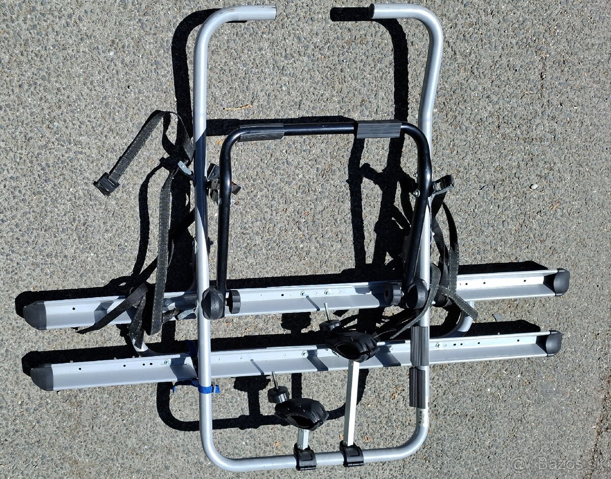 Menabo nosic na bicykle na zadne dvere auta