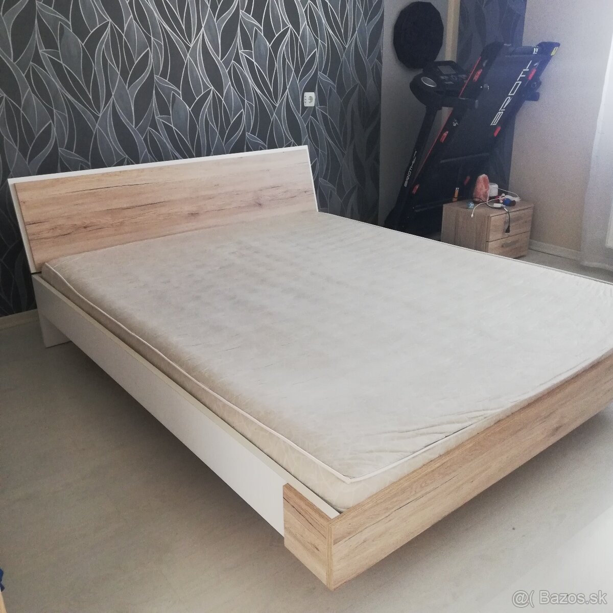 Manželská posteľ 160x200