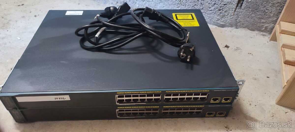 Switch Cisco Catalyst 2960-24TT-L. K