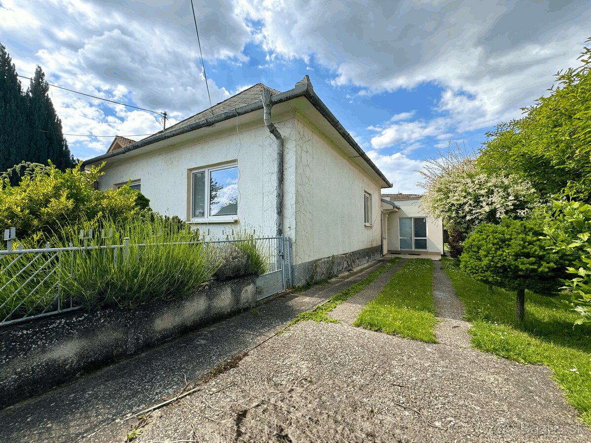 Krásny 8,5 árový pozemok so starým RD v super lokalite