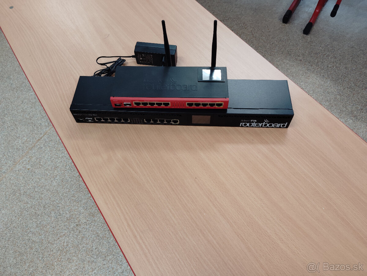 MikroTik smerovače RB 2011U a UiAS-RM. Rezervovane.
