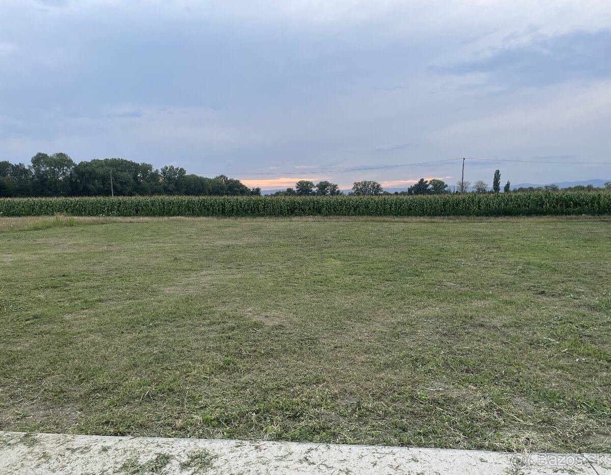 Predám stavebný pozemok 769 m2 - Veľký Grob, Senec