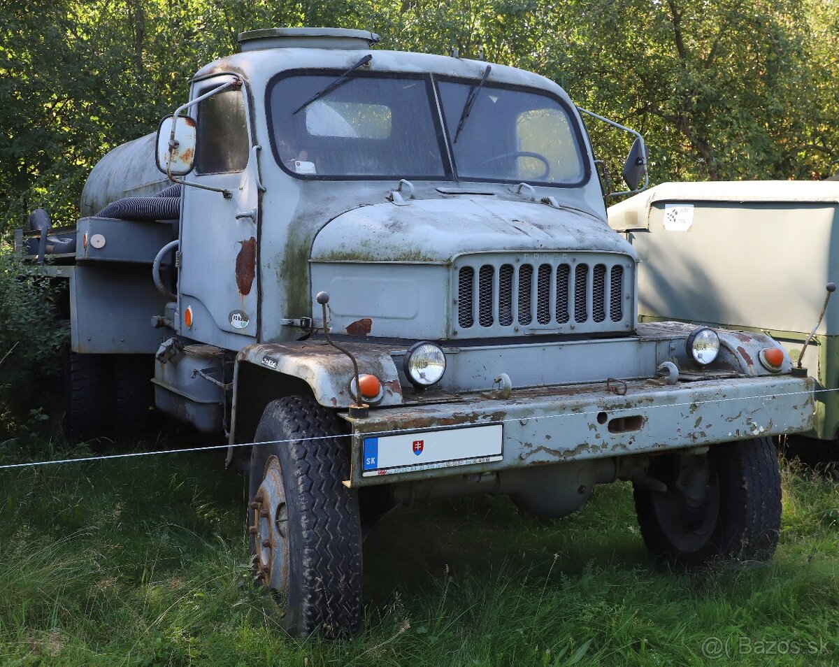 PRAGA V3S 6x6 fekal