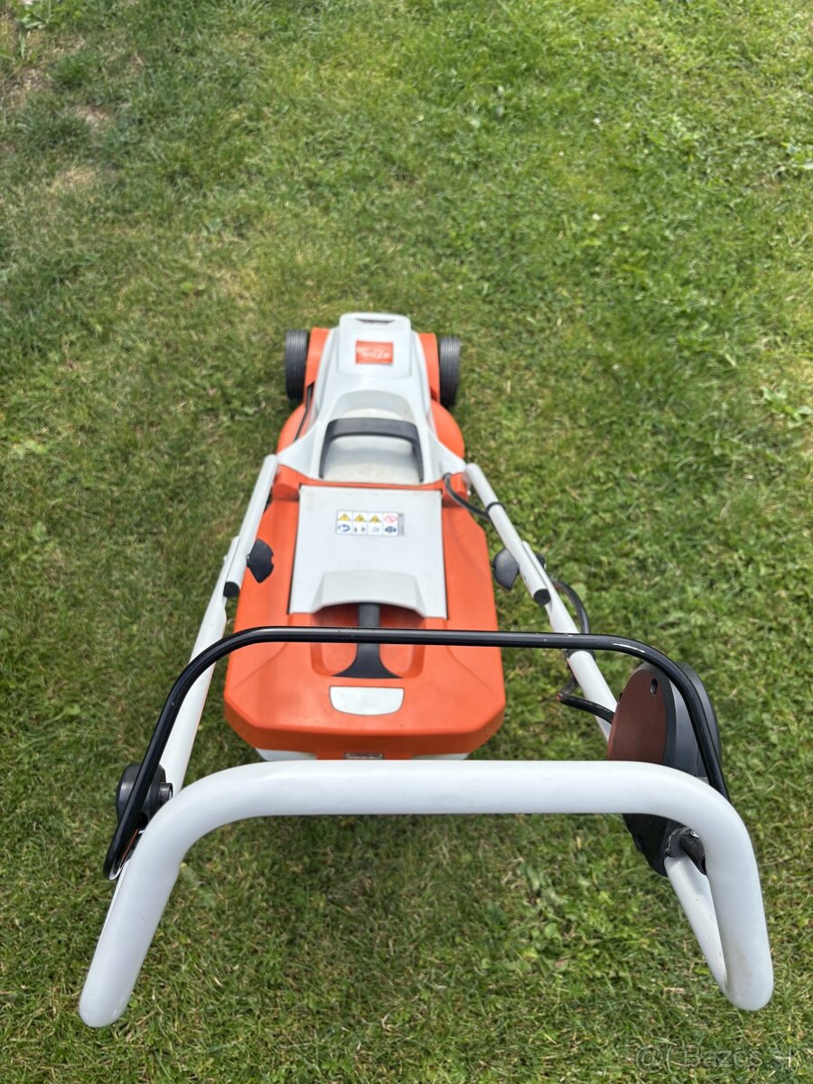 Predám Aku Kosačku Stihl Rma 235 set 2x baterka AK 20