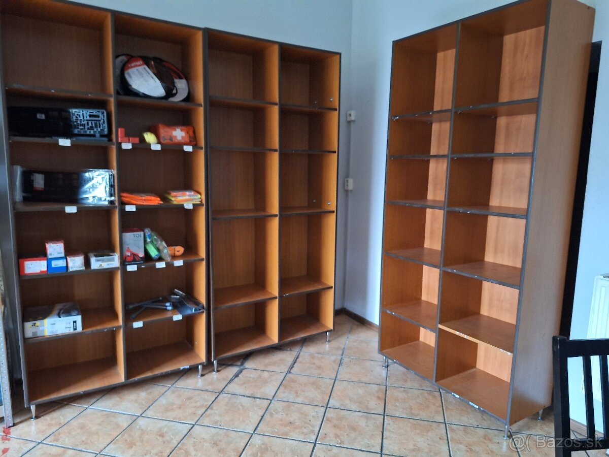 Knižnice, police, obchodné regale