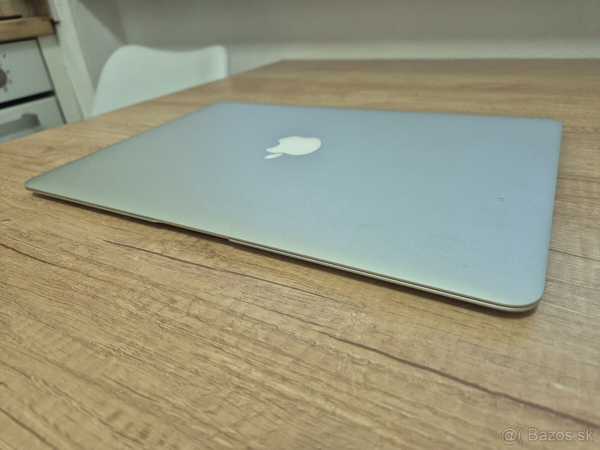 MacBook Air (13-inch, 2017) /intel Core i5/8GB RAM/128GB SSD