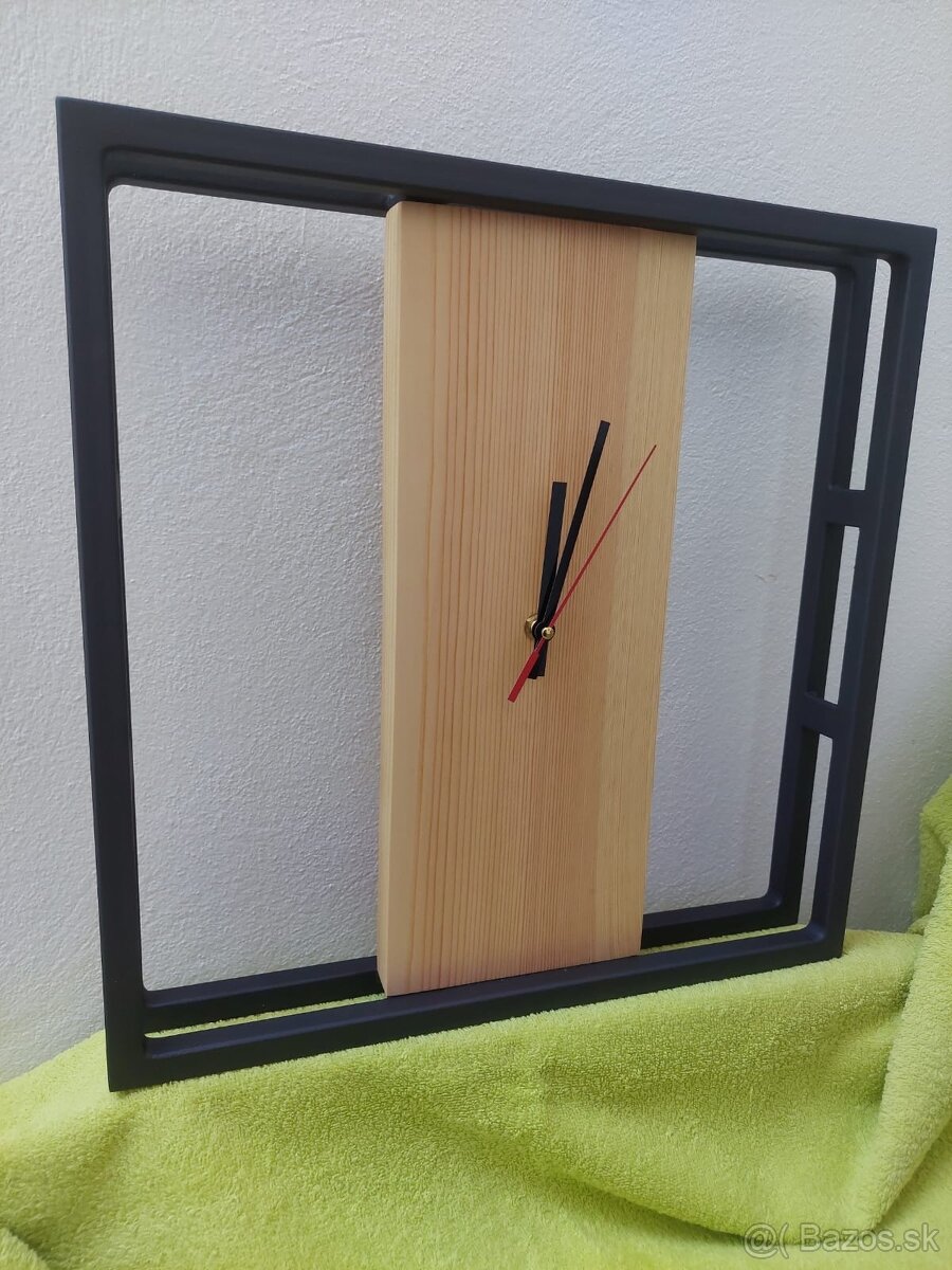 Hodiny - kov + drevo (borovica)