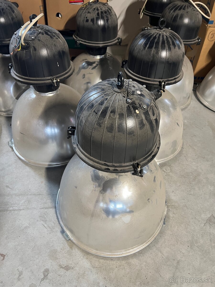 Priemyselné závesné lampy, halové osvetlenie