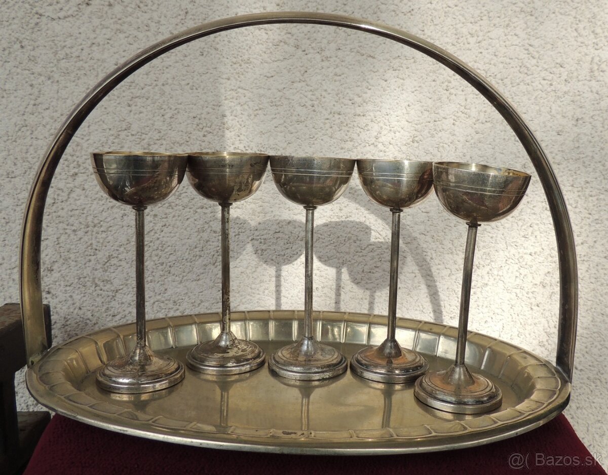 Starožitné štamperlíky s postriebrenou táckou Art Deco