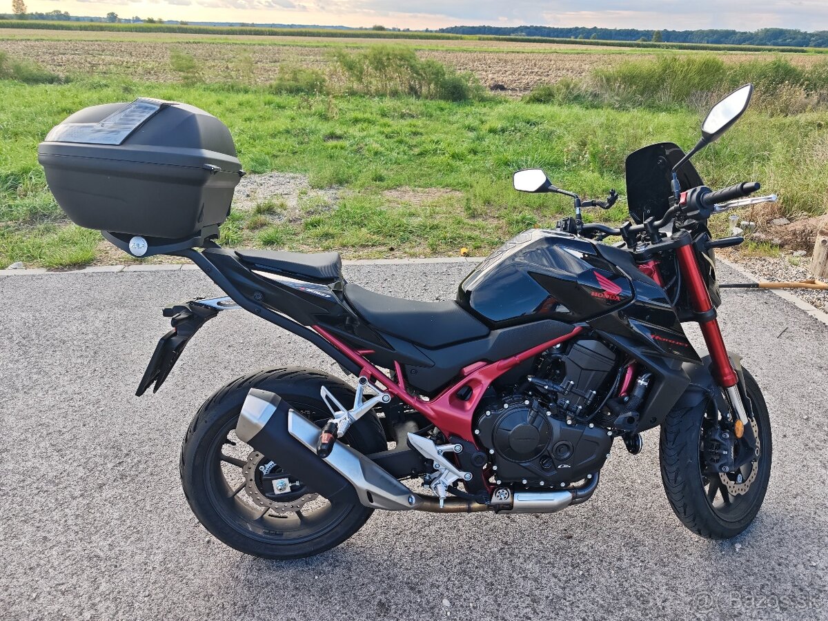 Predam Hondu CB750 Hornet 2023 - 3700Km