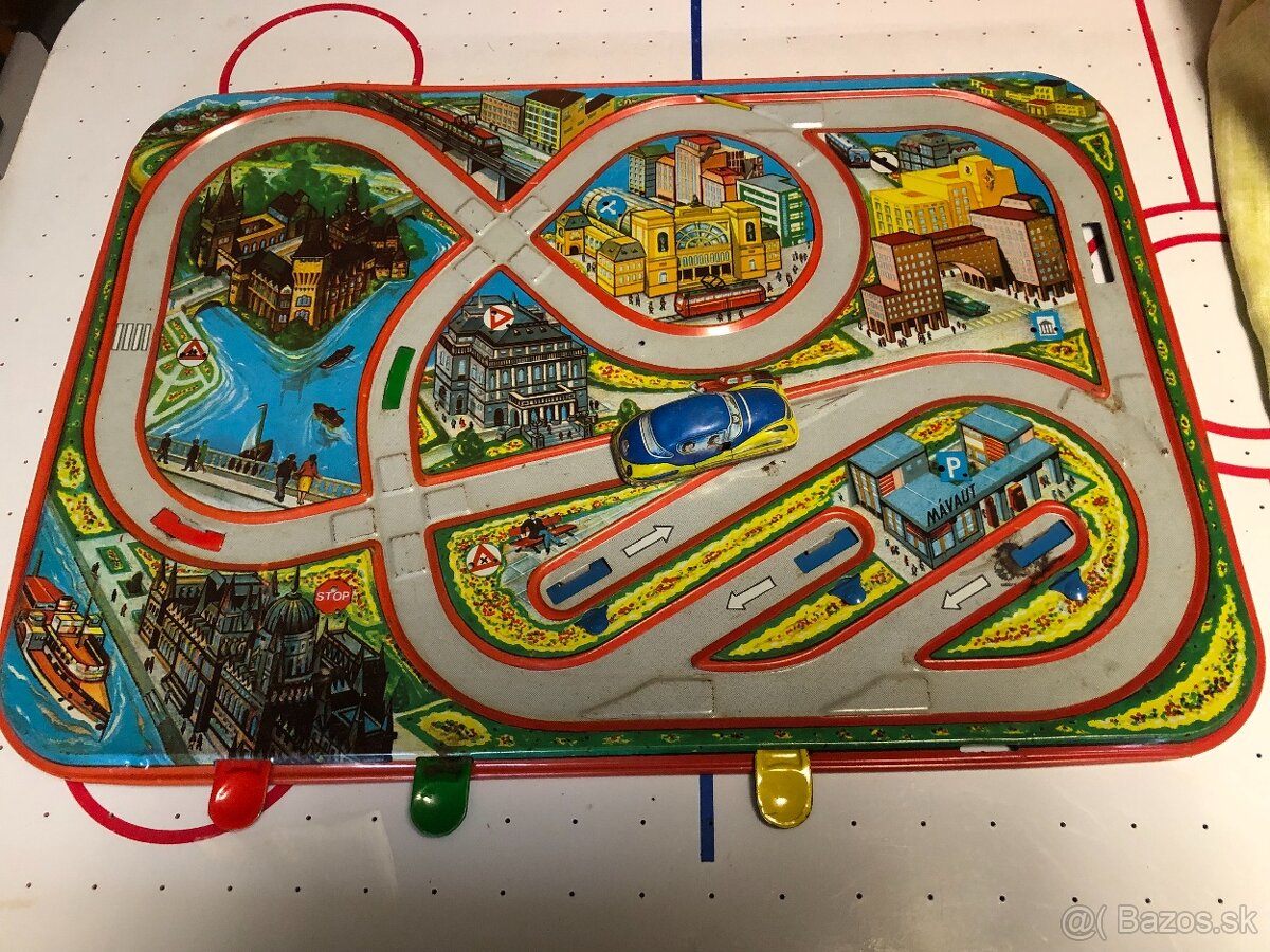 Plechová retro autodráha