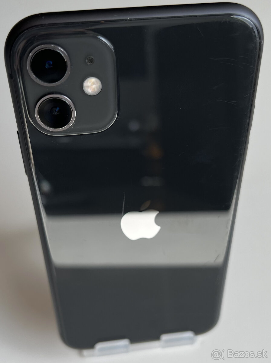 Apple iPhone 11 64 GB čierny / batéria 93 %