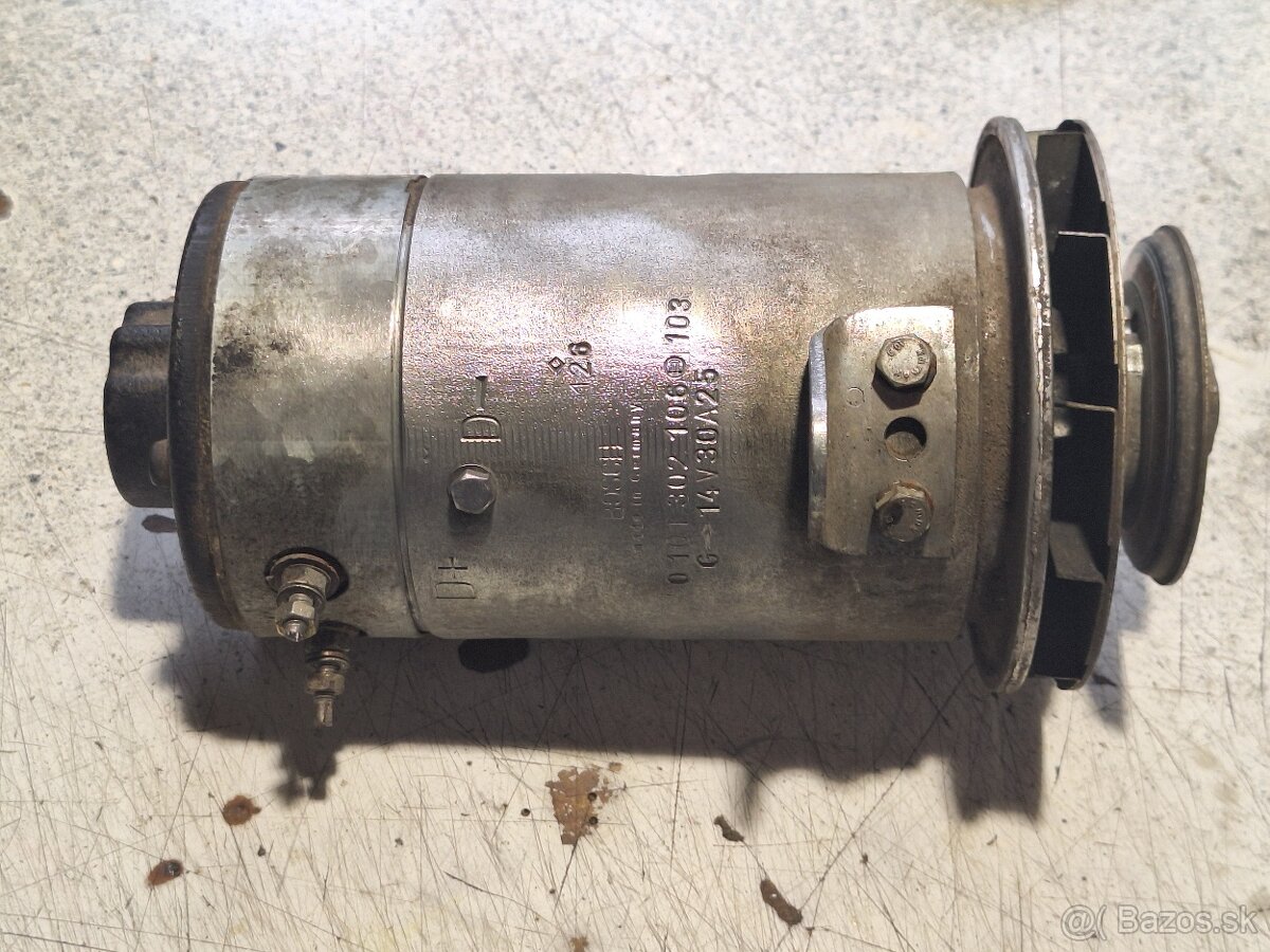 Predám 12V dynamo Renault 8