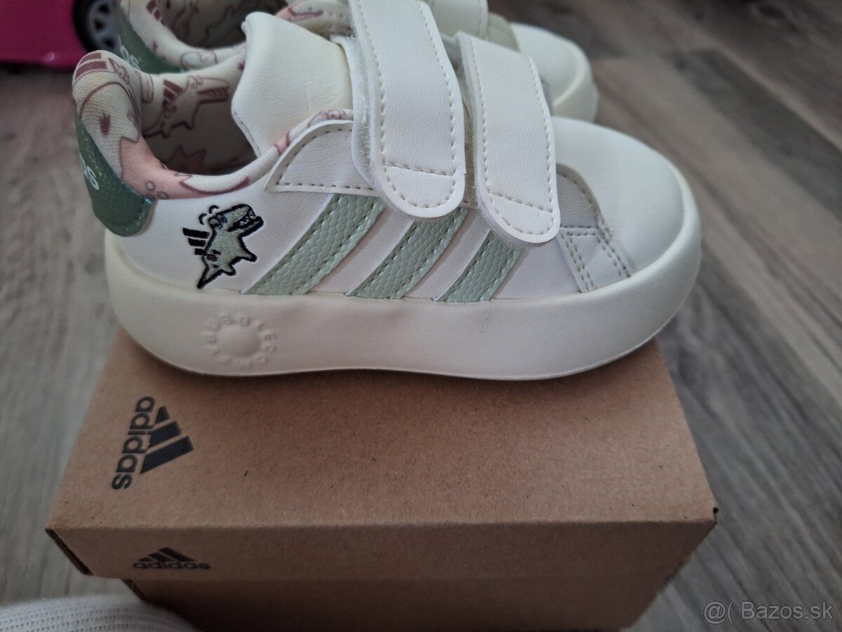 Botasky Adidas velkost 23