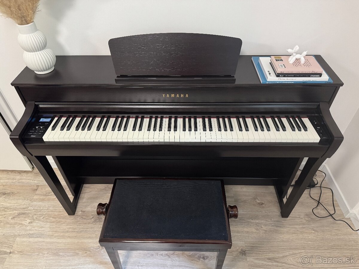 Piano/Klavír Yamaha Clavinova CLP735