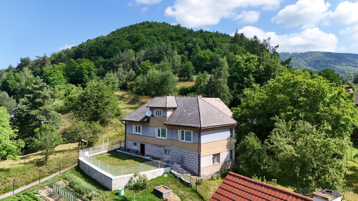 RODINNÝ DOM S GARÁŽOU V OBCI DOLNÁ VES