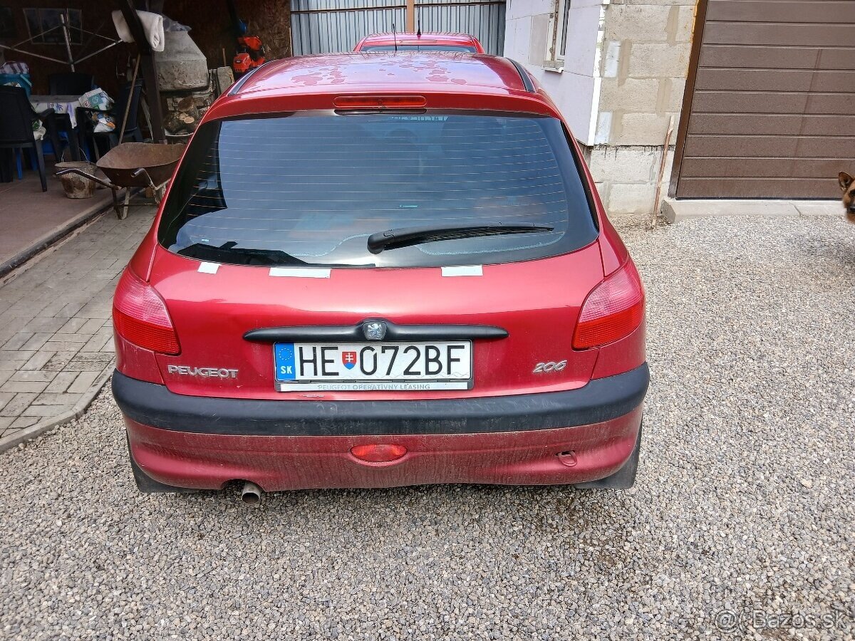 Peugeot 206 benzín
