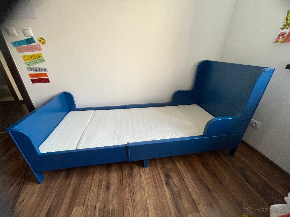 Rastúca postel Ikea Busunge modrá