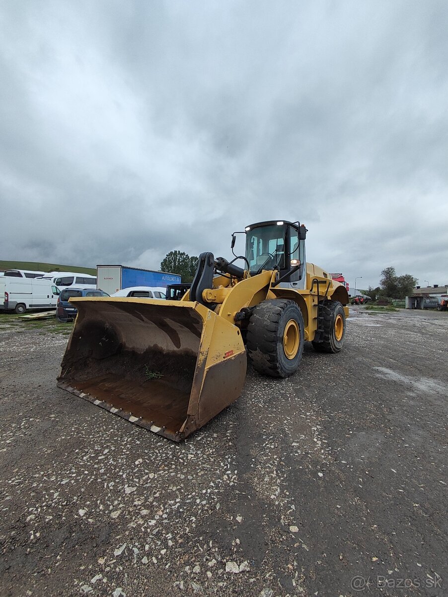 Čelný nakladač New Holland w270
