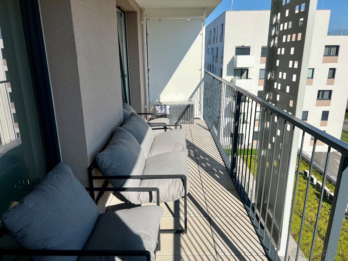 Nový 55 m² byt s 13 m² terasou, garážou a pivnicou – Rendez