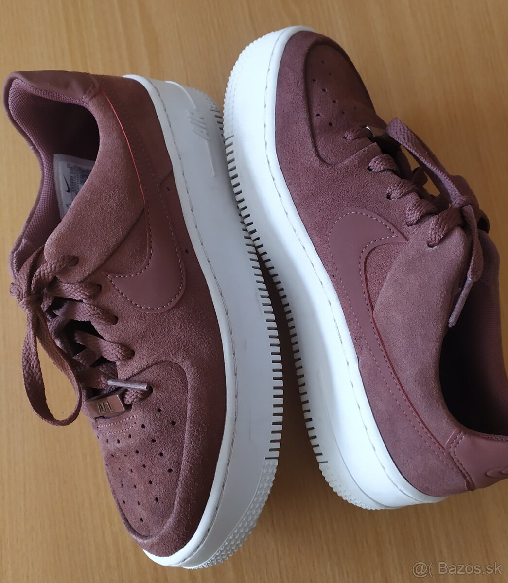 Nike tenisky 37