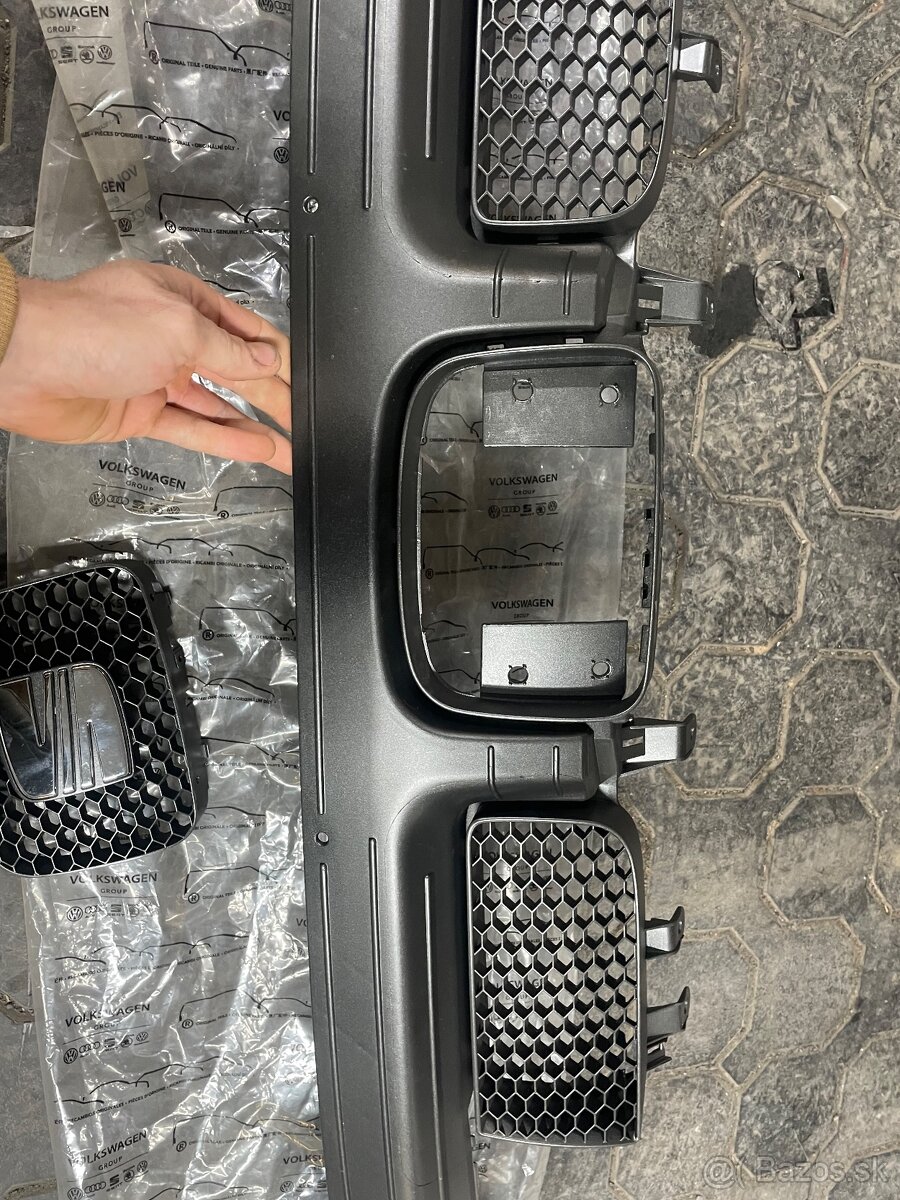 Maska so znakom OEM diel original Cupra/topsport leon