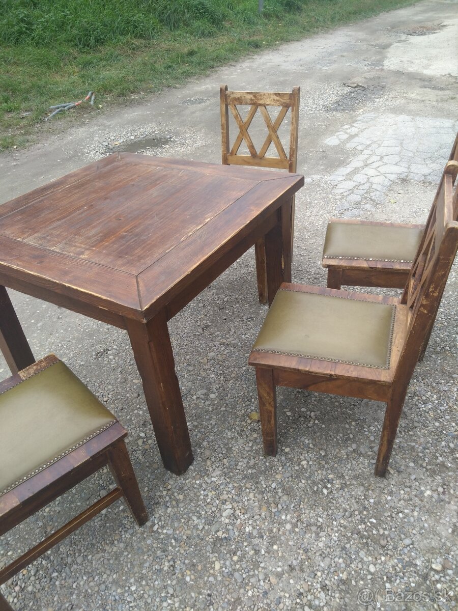 Stôl a 4 stoličky