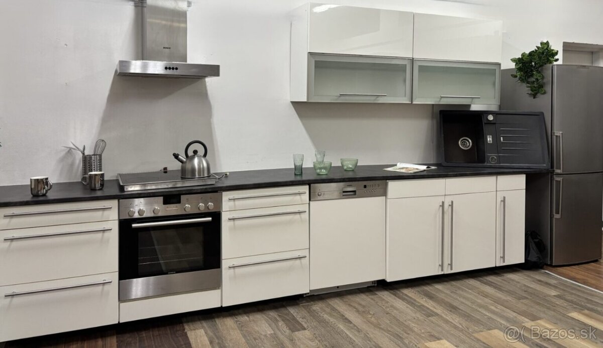 Svetlá dizajnová kuchyňa SIMBA