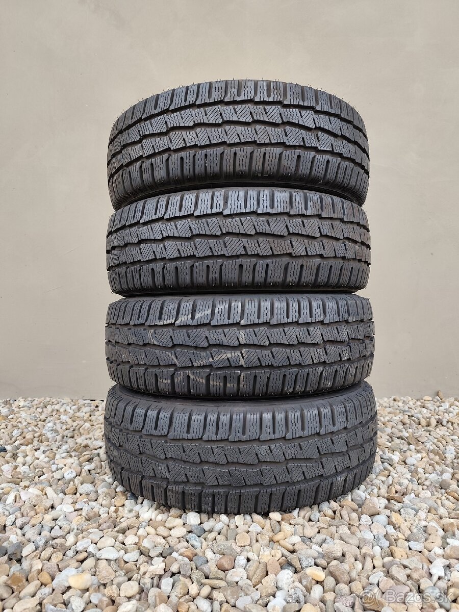Zánovné zimné pneu 215/60R17C Michelin