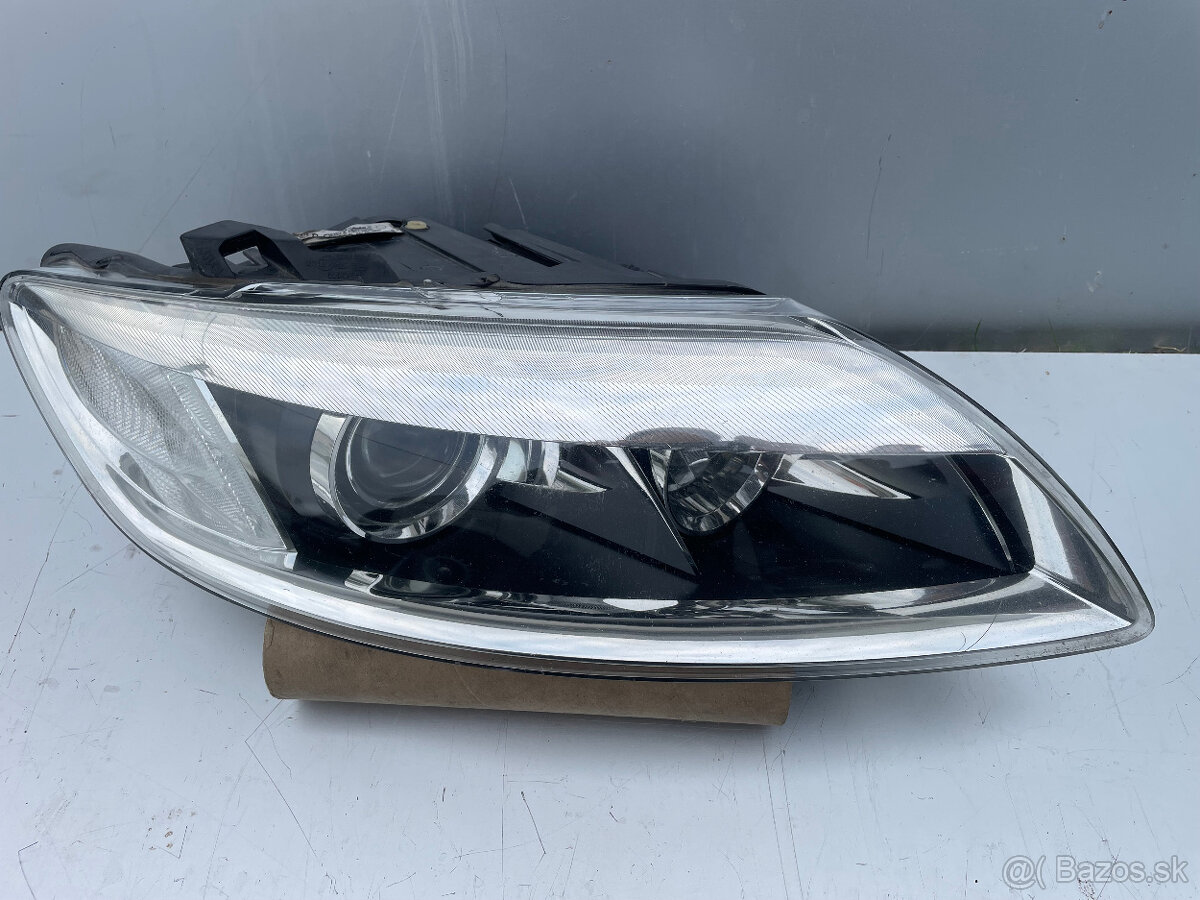AUDI Q7 - kompletní pravé přední světlo (xenon) 4L0 941 030