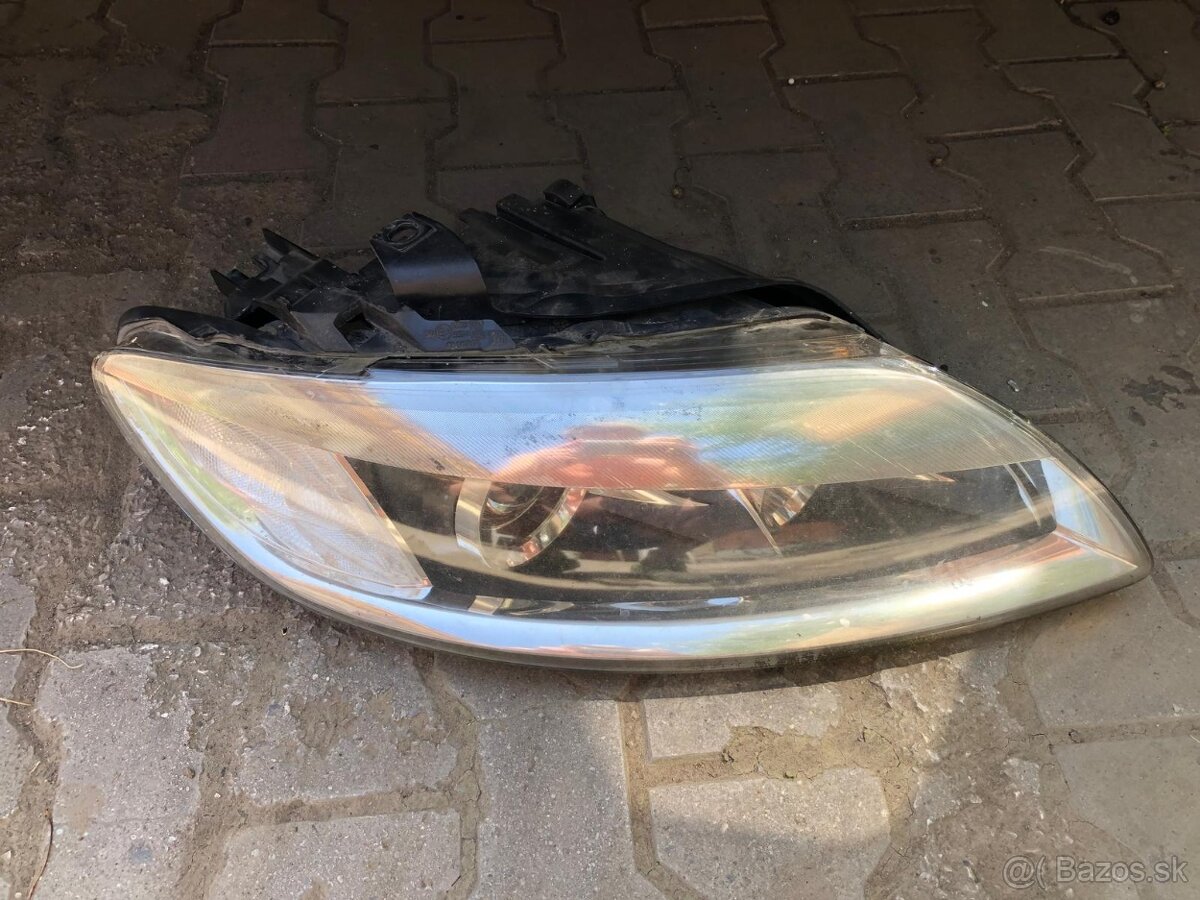 Predám pravý predný svetlomet Audi Q7 (4L)