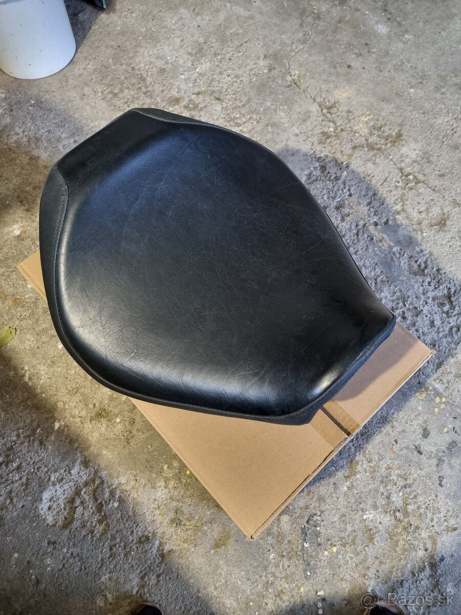 Originál sedla na Yamaha XVS 950