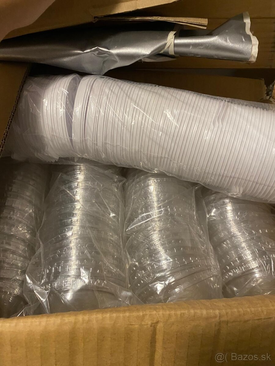 Predám plastové jedálenské veci