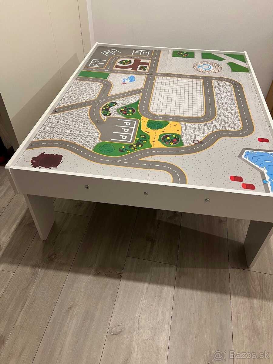 Stôl na lego alebo autíčka