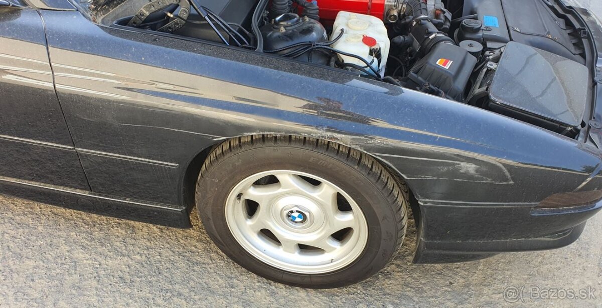 BMW 8 E31 Blatník pravý predný (poškodený)