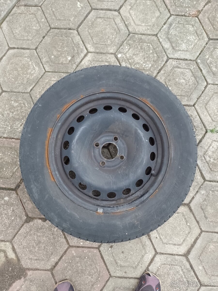 Predám pneumatiku 195/65 R15