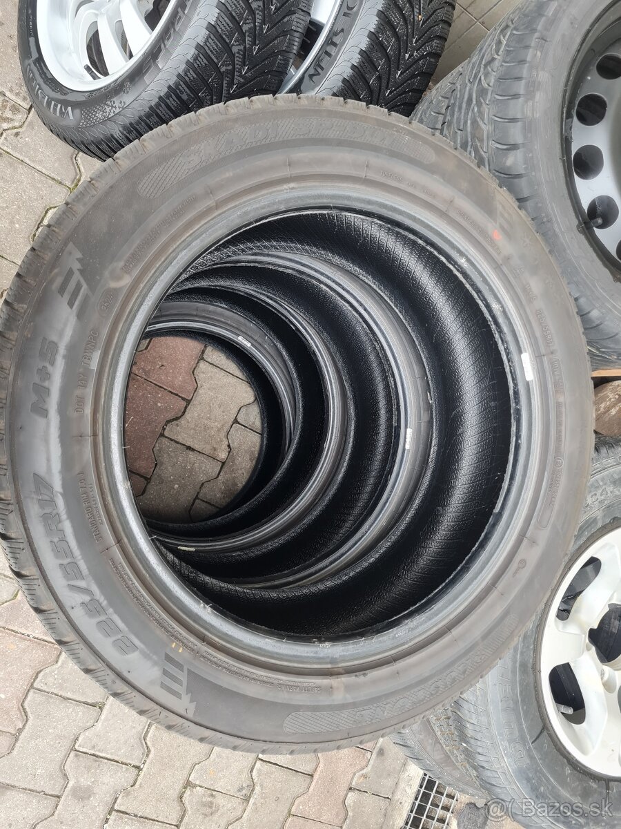 225/55R17 austone
