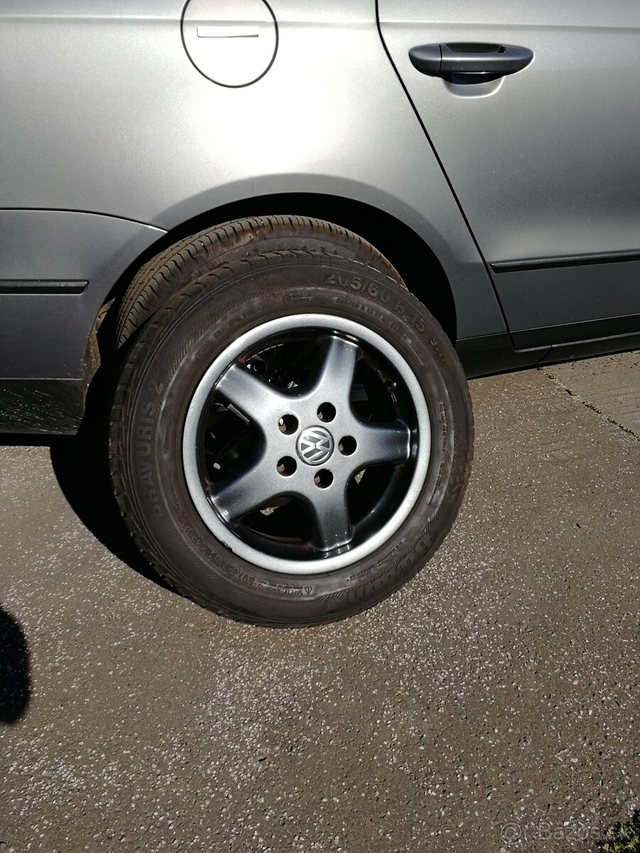 Sada elektrónov 5x112 R15 s pneumatikami 205/60 R15