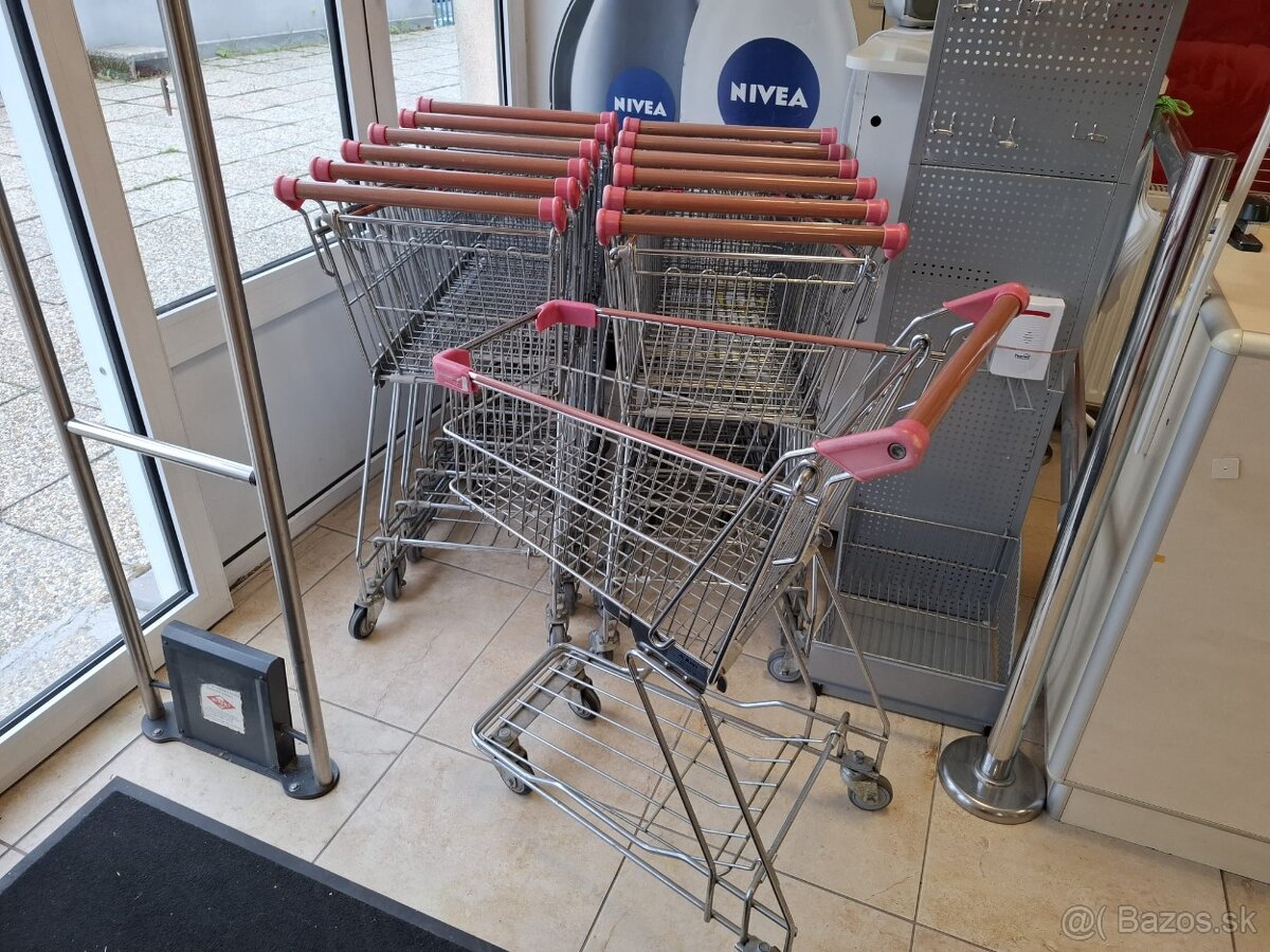 Predám kolieskové kovové nákupné vozíky (košíky)