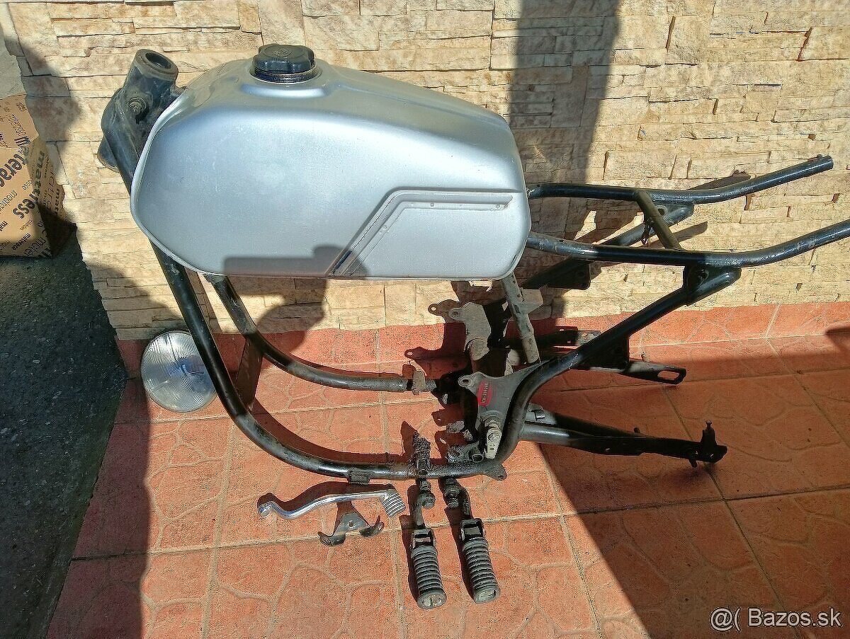 Jawa 350 na diely