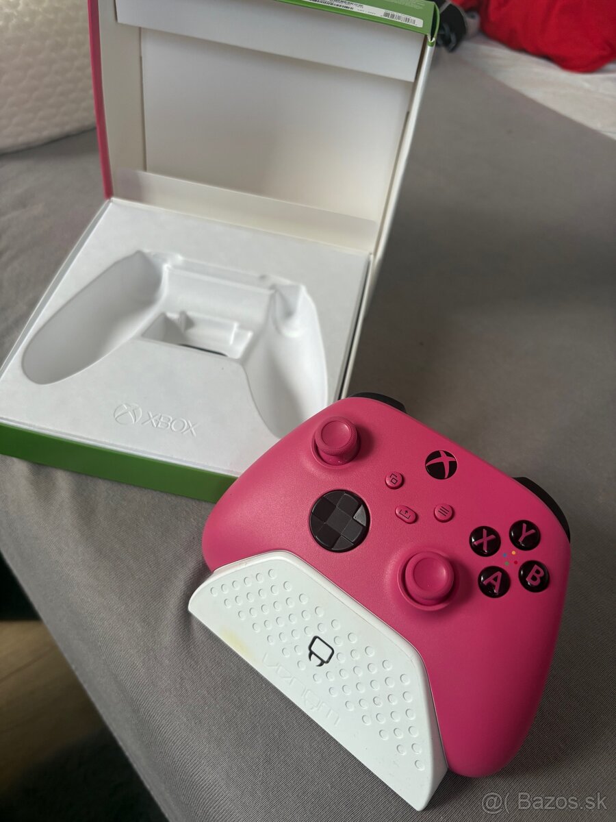 🎮 Xbox Wireless Controller – Deep Pink + Venom Charging Dock